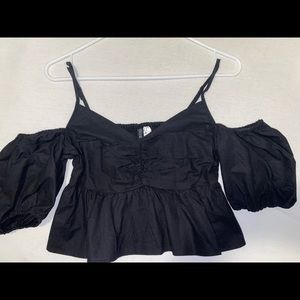 Black shoulder blouse 🤍